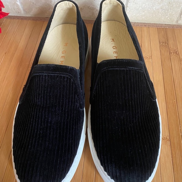 BEAUTIFUL NEW M.GEMI BLACK VELVET SLIP-ON SHOES (3) - Picture 6 of 16